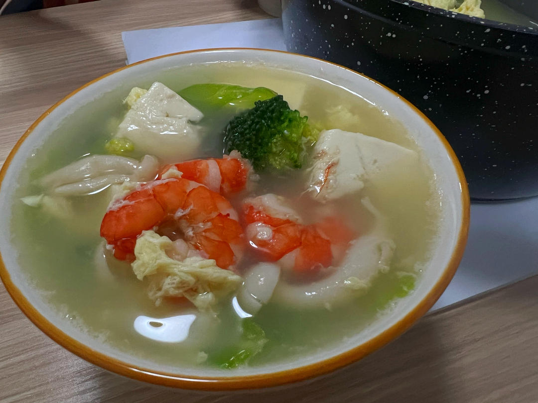 豆腐鲜虾菇菌汤