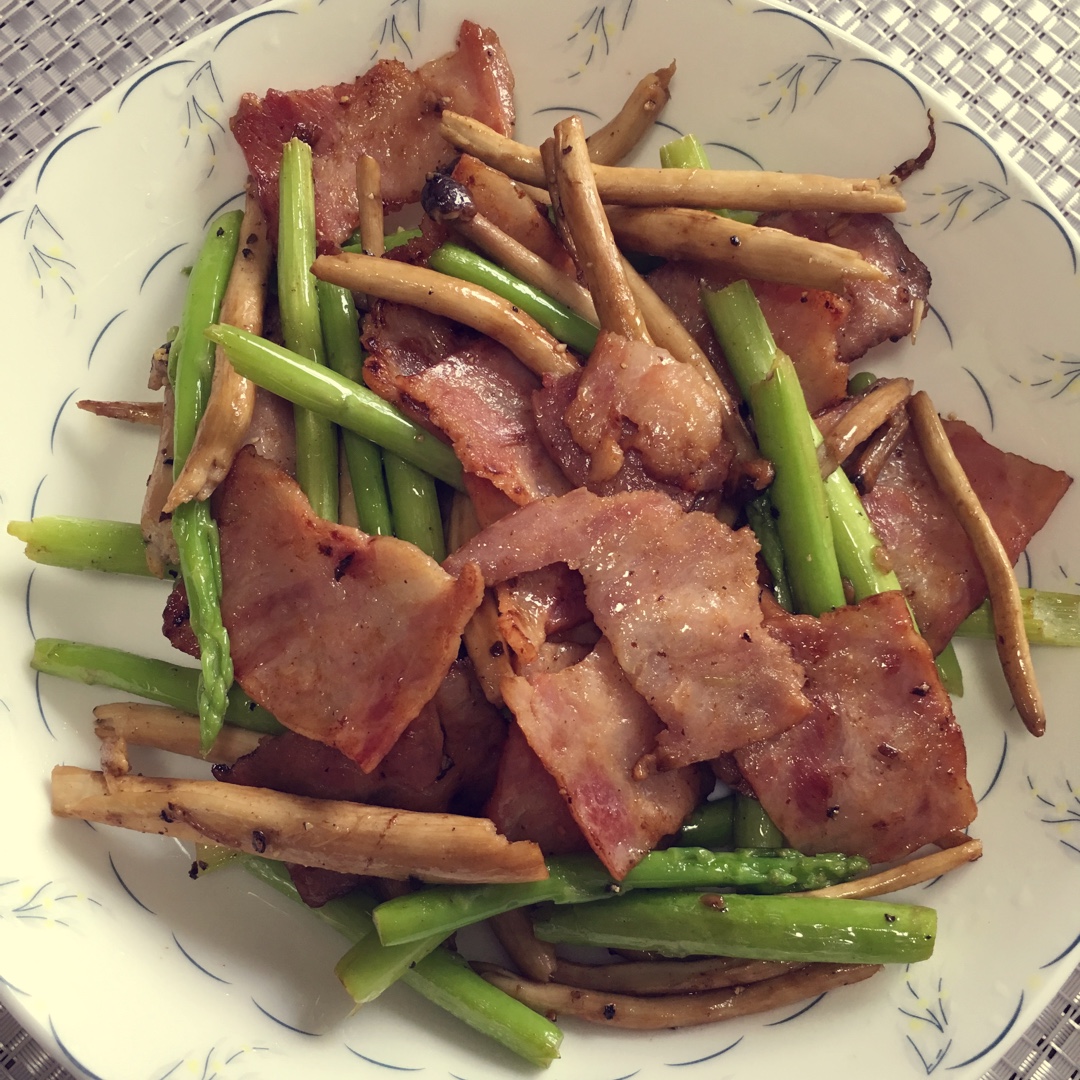 芦笋培根炒茶树菇