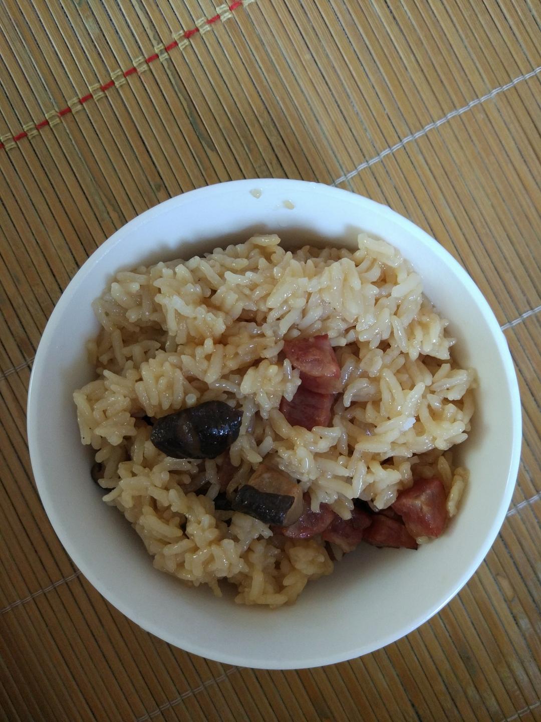 电饭锅版香菇腊肠饭