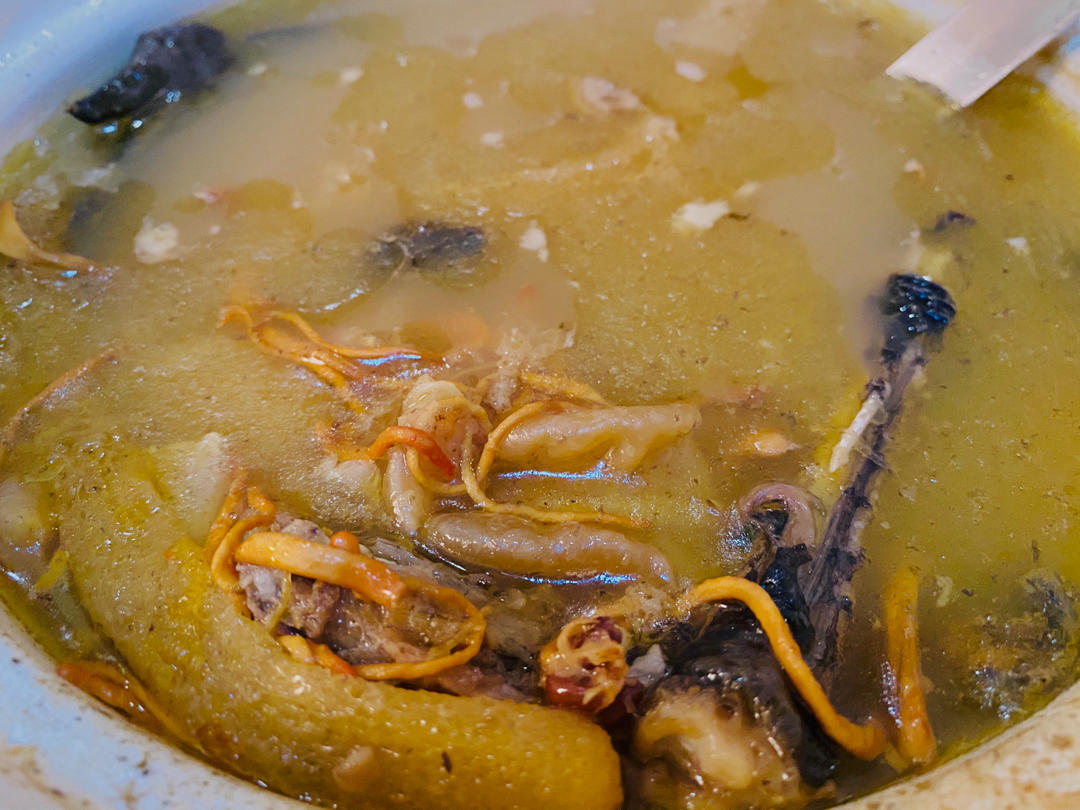 家里厨房的网红花胶鸡汤