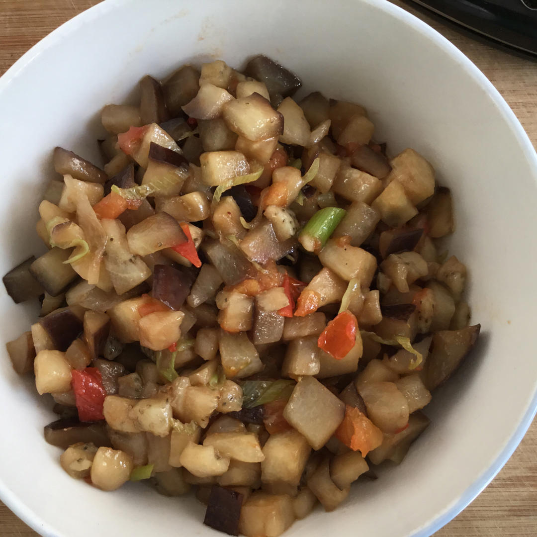 西红柿尖椒炒茄子