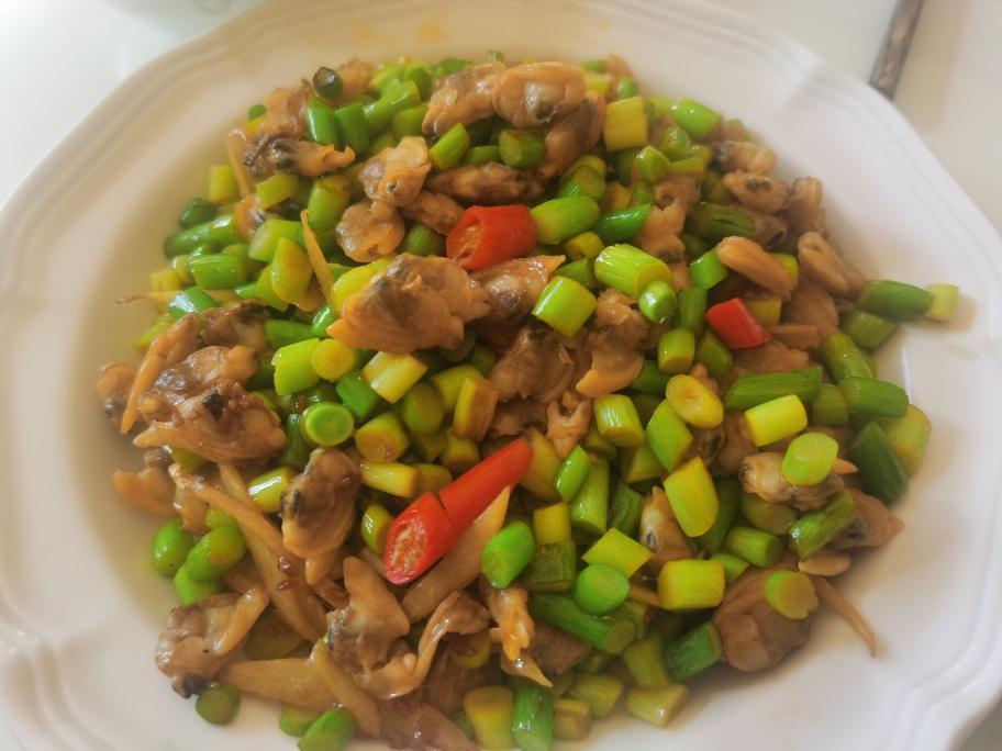 蒜苔炒蛤蜊肉的做法