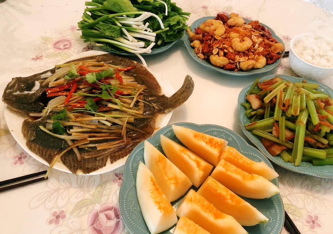 兔子一家的幸福欢宴