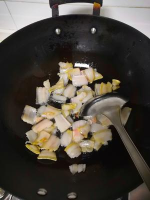 川味干煸菜花肉片的做法 步骤3