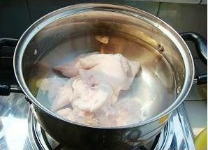 雪梨黄豆猪手汤的做法 步骤2