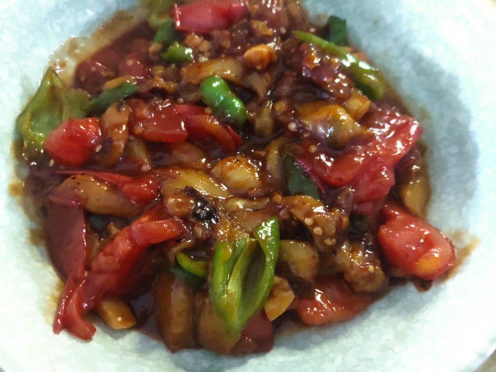 红烧茄子（佐西红柿尖椒）