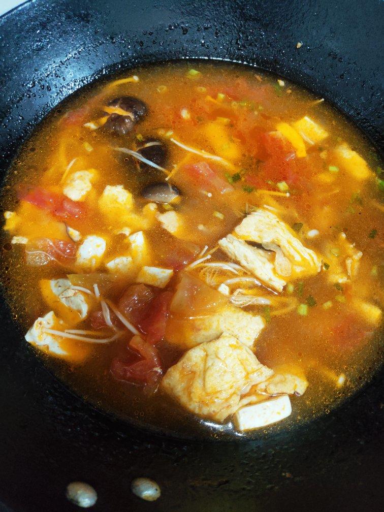 西红柿菌菇豆腐汤