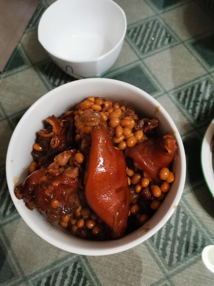 流口水的黄豆炖猪蹄     （参考黄小厨版本）