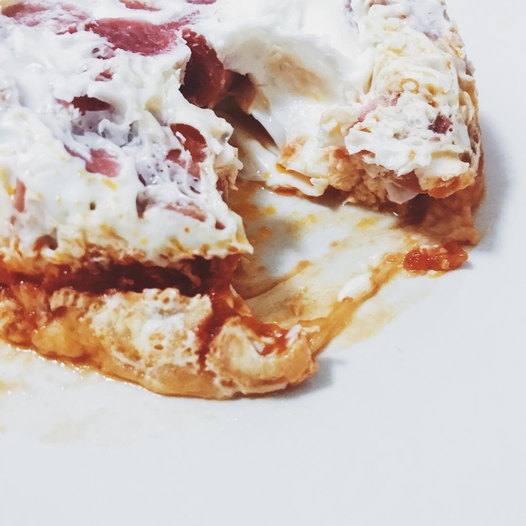 只需摆好材料去微波！惊艳全家的早餐端上桌：香肠奶酪烘蛋