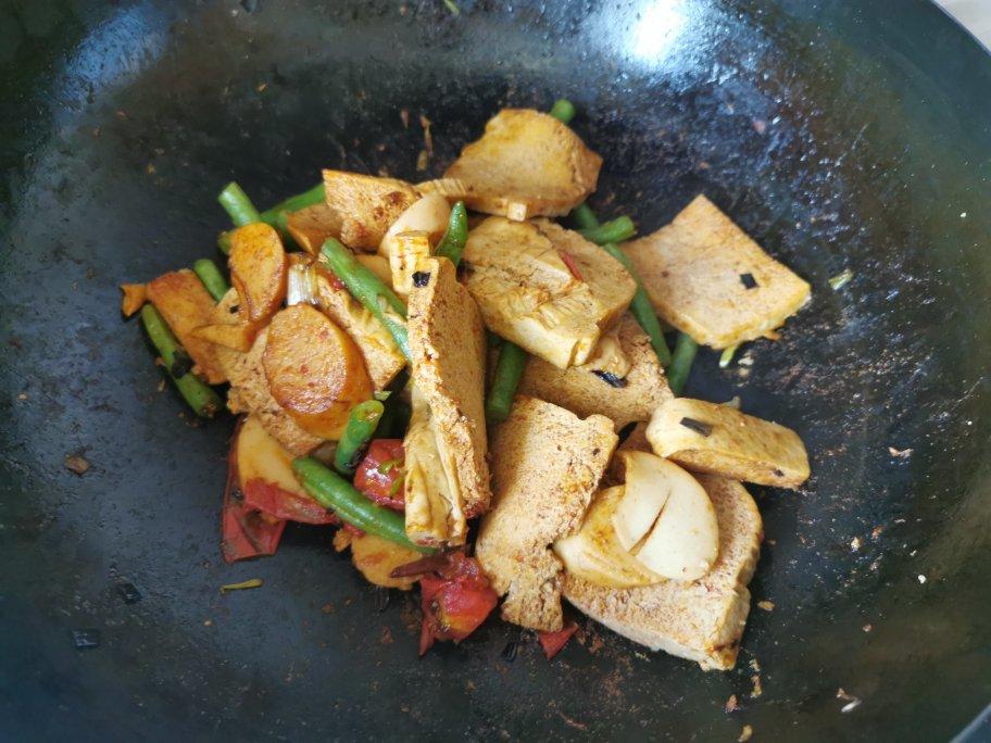 豆腐炒豆角胡萝卜