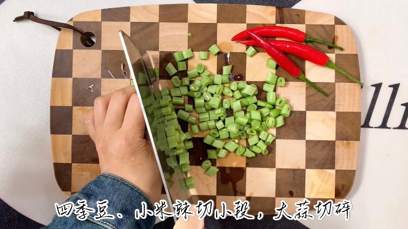 巨下饭｜淡菜肉末四季豆的做法 步骤5