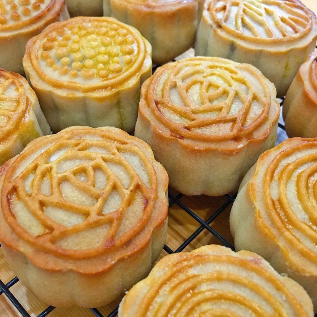广式月饼—蛋黄莲蓉月饼