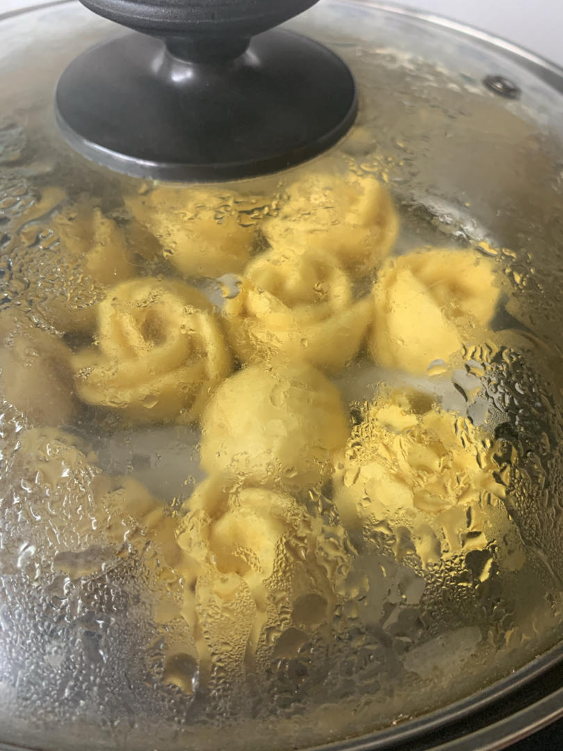 可以给宝宝当辅食的单纯版南瓜馒头，含玫瑰花、刺猬、南瓜造型馒头做法