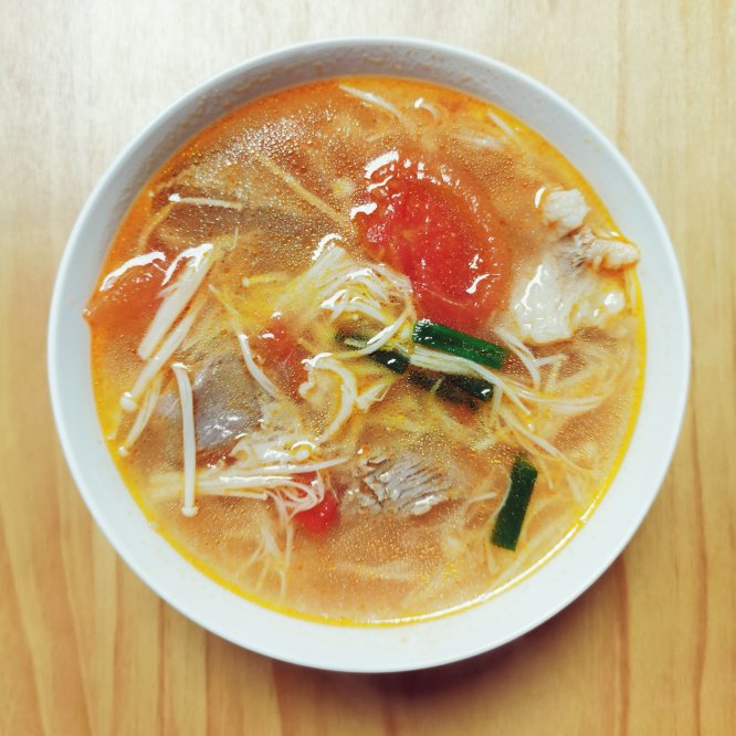 小美锅西红柿金针菇羊肉汤