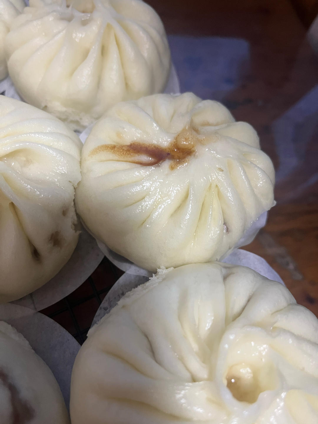 云朵般松软爆浆蜜汁叉烧包