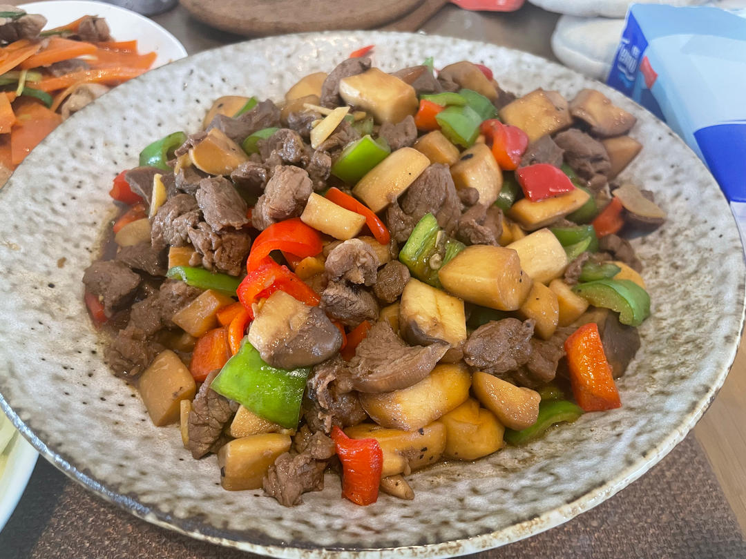 家常菜~杏鲍菇烧牛肉粒