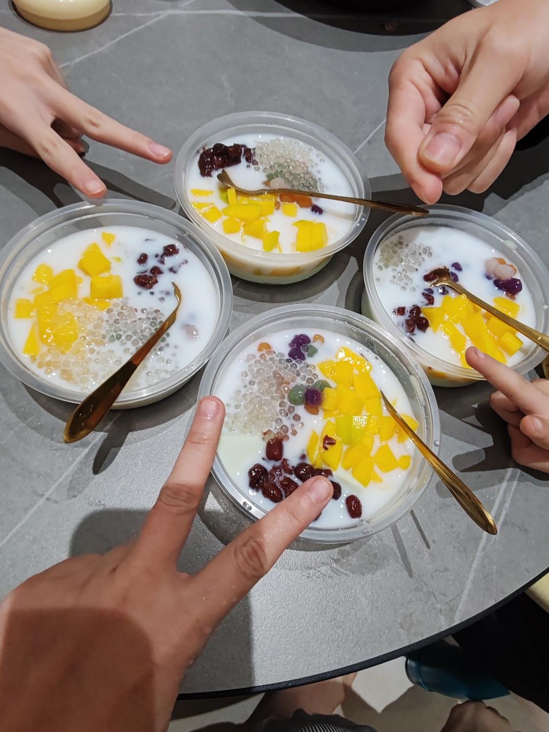 小孩都能做的甜品：不用牛奶的椰浆芋圆西米露