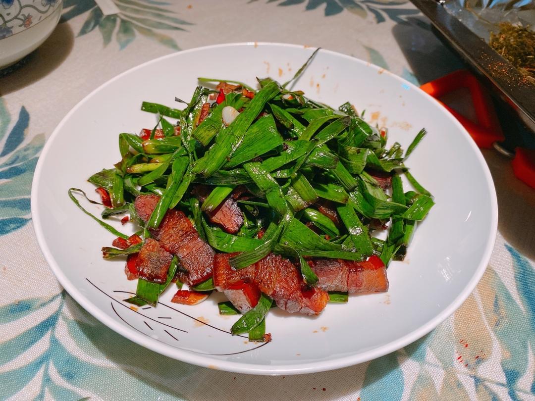 腊肉三炒之大蒜叶炒腊肉