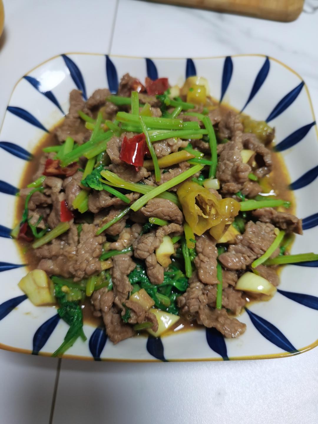 小炒黄牛肉，肉嫩味香！太好吃了简直是米饭杀手！