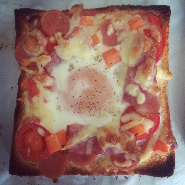 吐司太阳蛋披萨