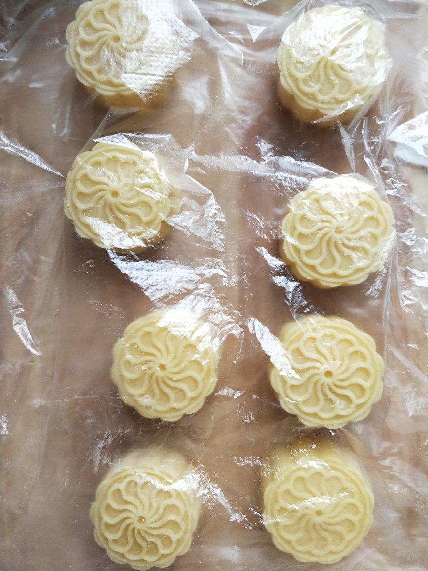 超详细图解版--流心奶黄月饼