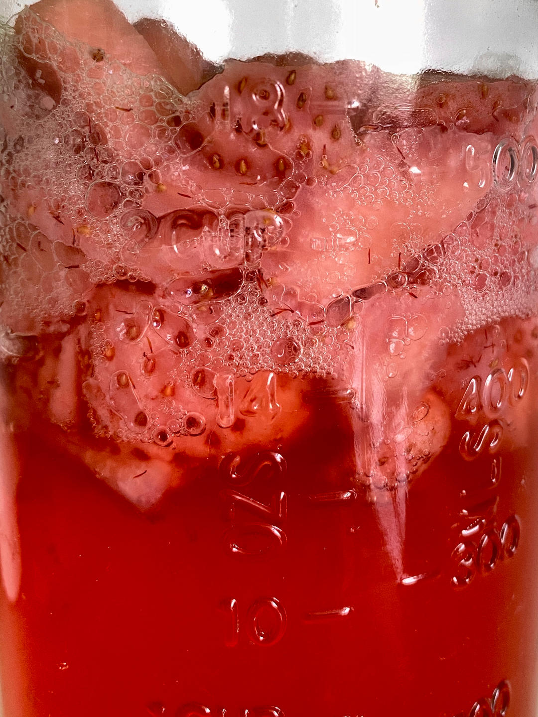 自制草莓酵母液和草莓酵母