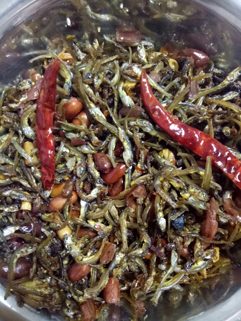 香辣小鱼干