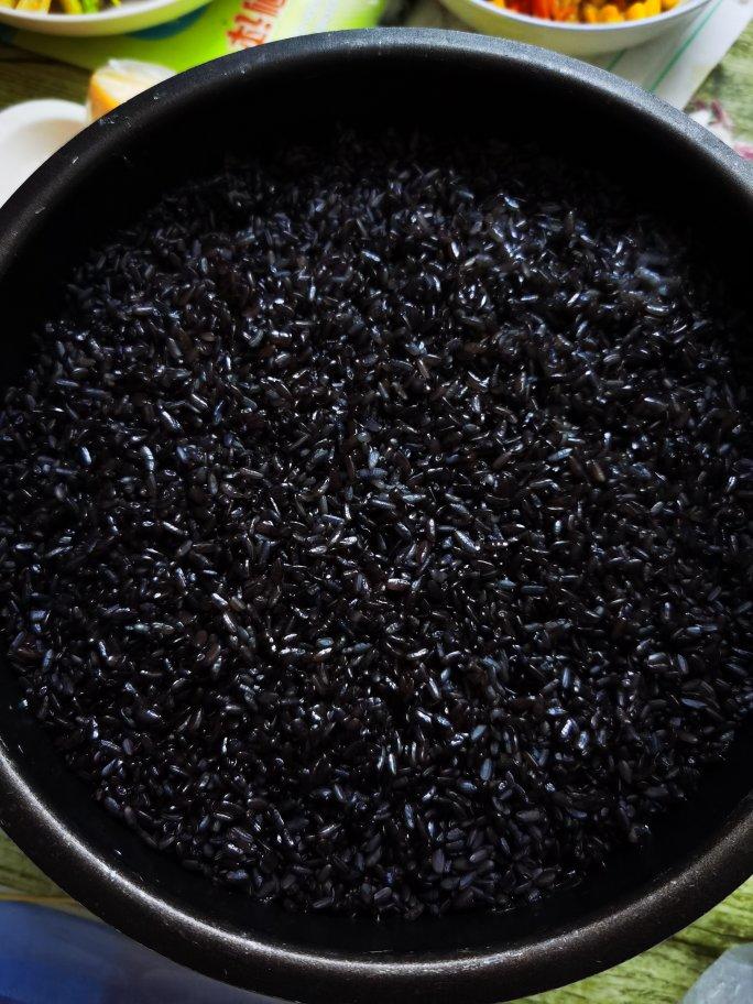 wyyy猫宁做的壮族三月三~黑色糯米饭(野生枫叶)
