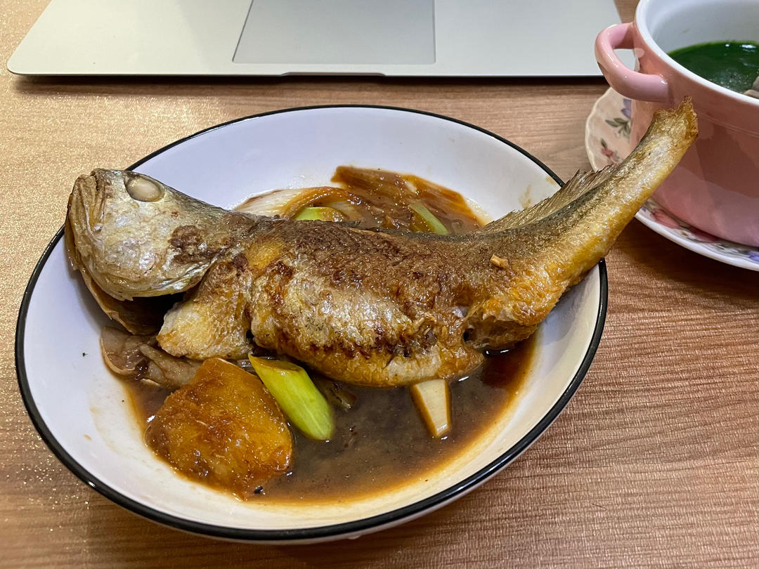 红烧黄鱼—鱼皮不破的小窍门