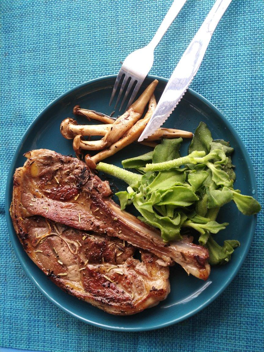 迷迭香煎法式羊肩排