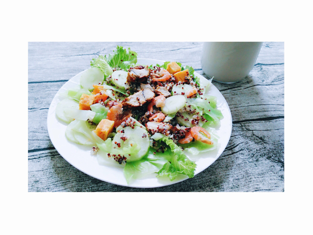 藜麦鸡胸肉沙拉