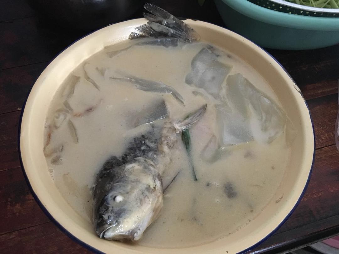 鲫鱼豆腐汤