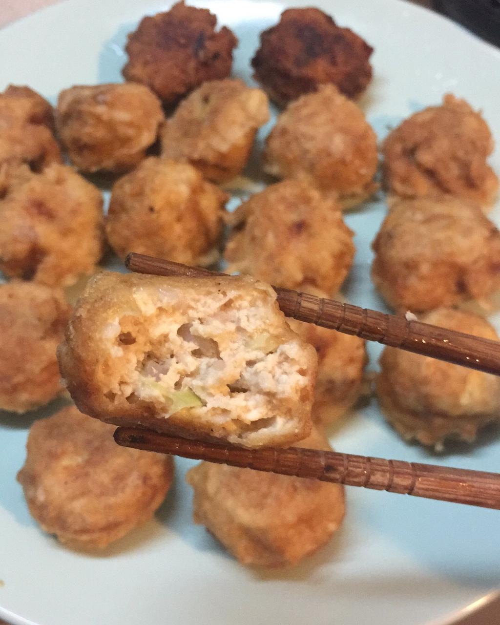 香炸豆腐肉丸子