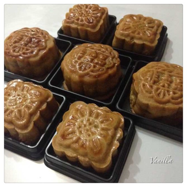 广式月饼—蛋黄莲蓉月饼