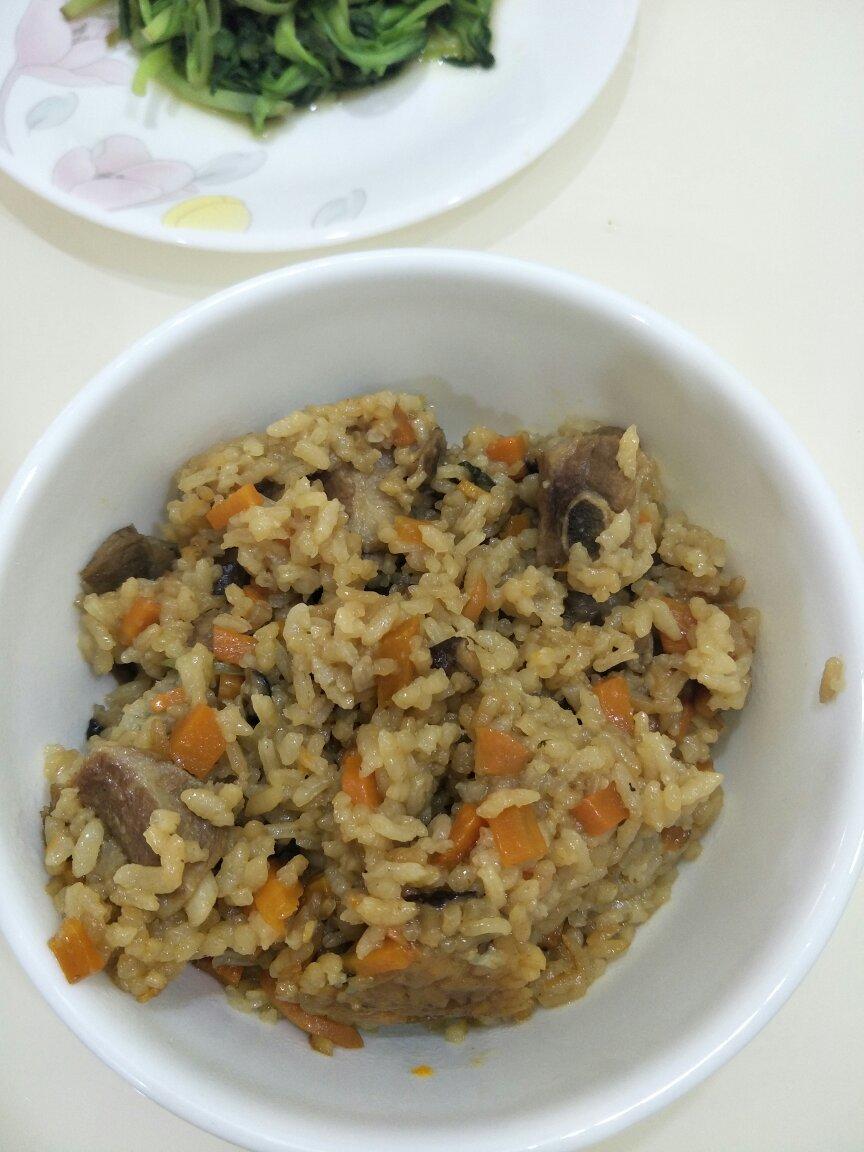 喷香排骨焖饭（爆好吃）