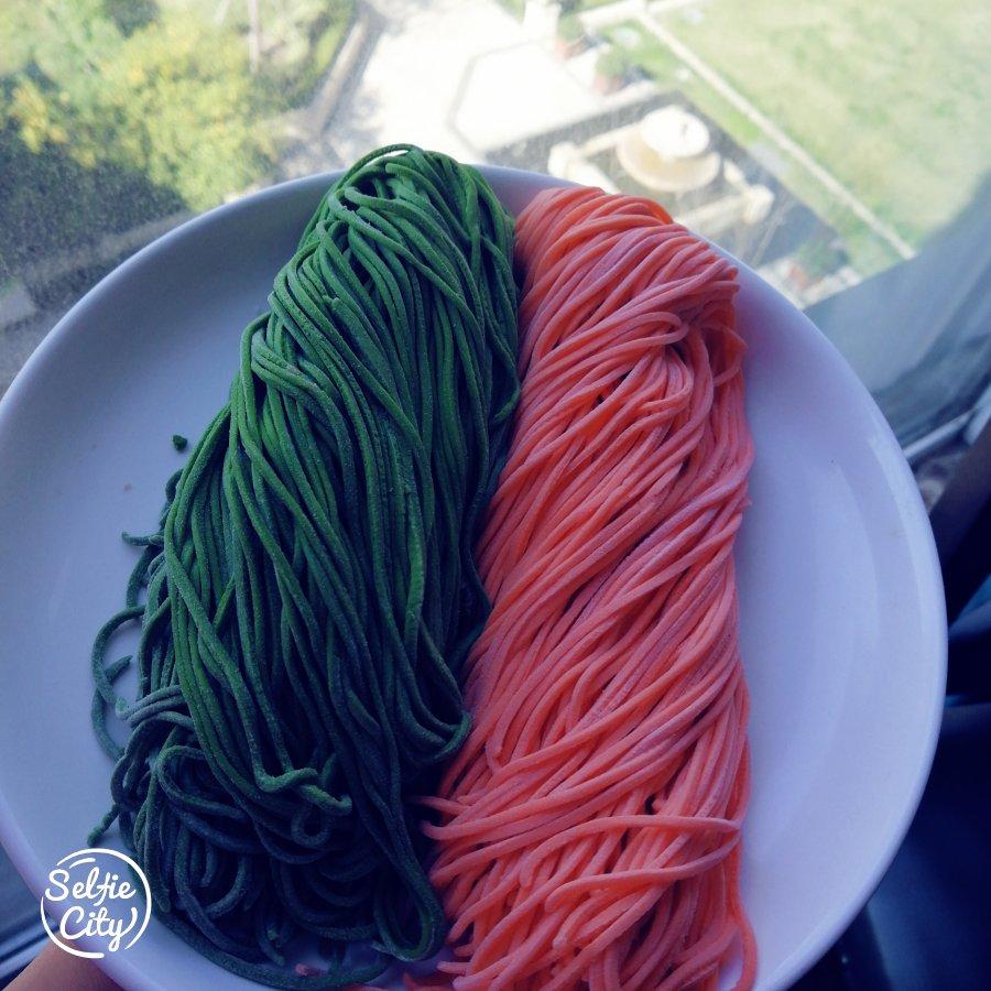自制纯天然蔬菜汁彩色面条