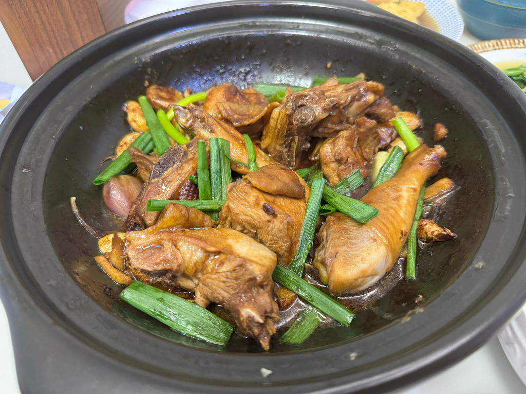 香味十足的沙姜鸡煲