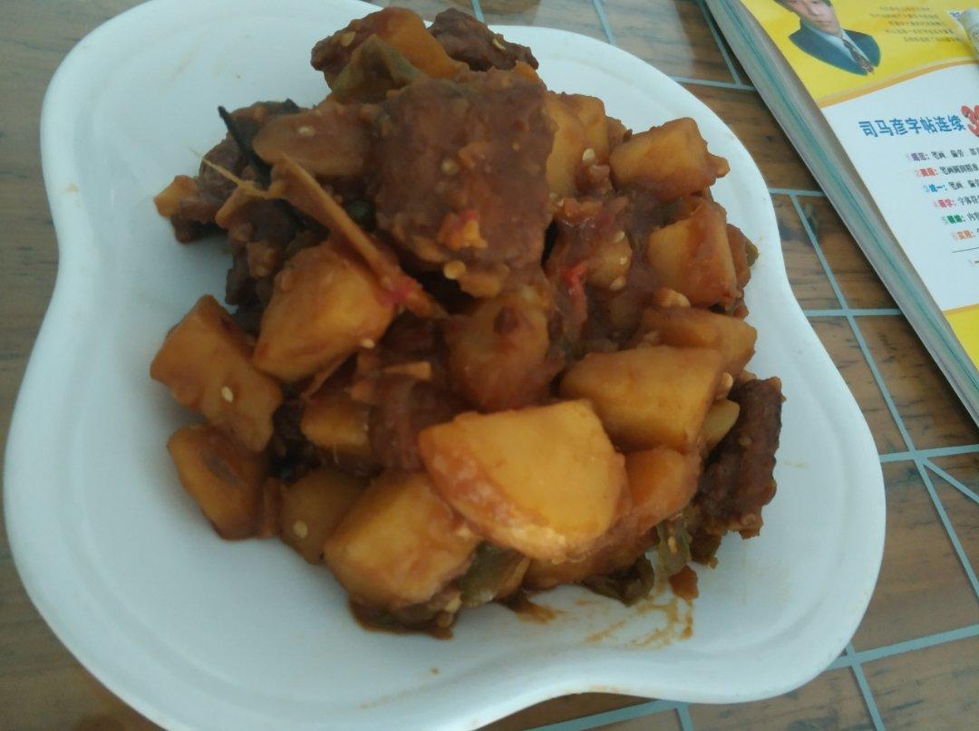 红烧排骨炖土豆