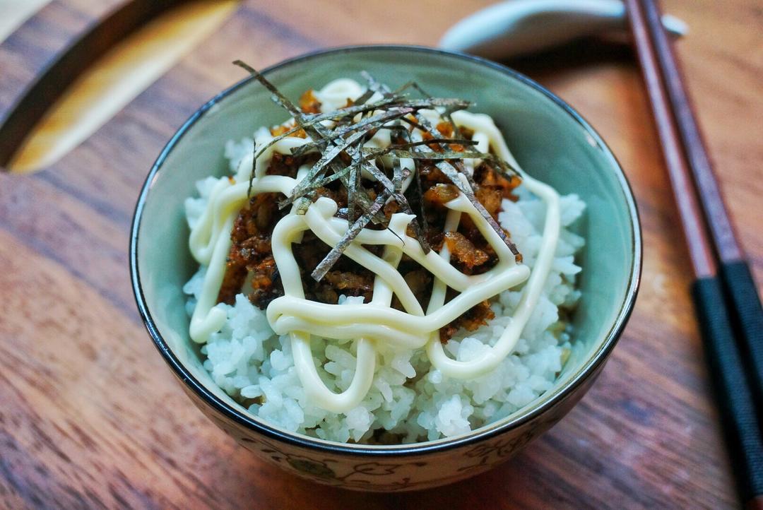 深夜食堂の鱼松拌饭