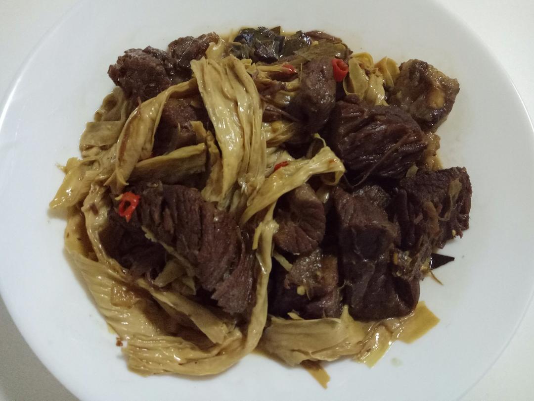 焖牛腩