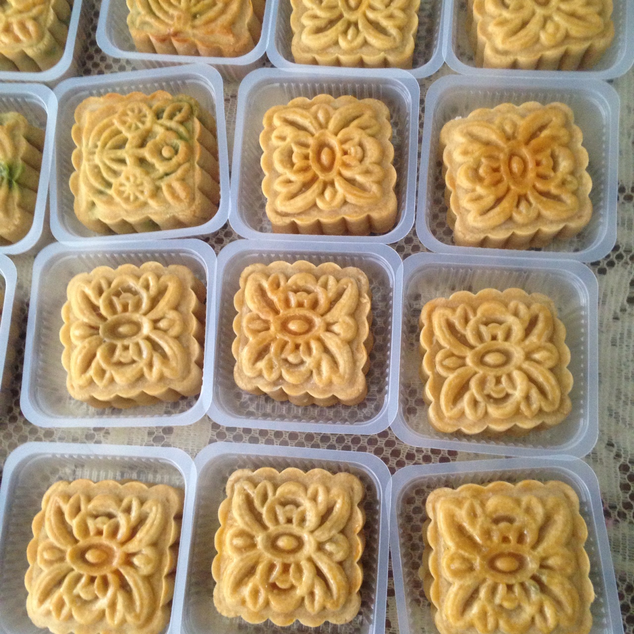 广式月饼—蛋黄莲蓉月饼