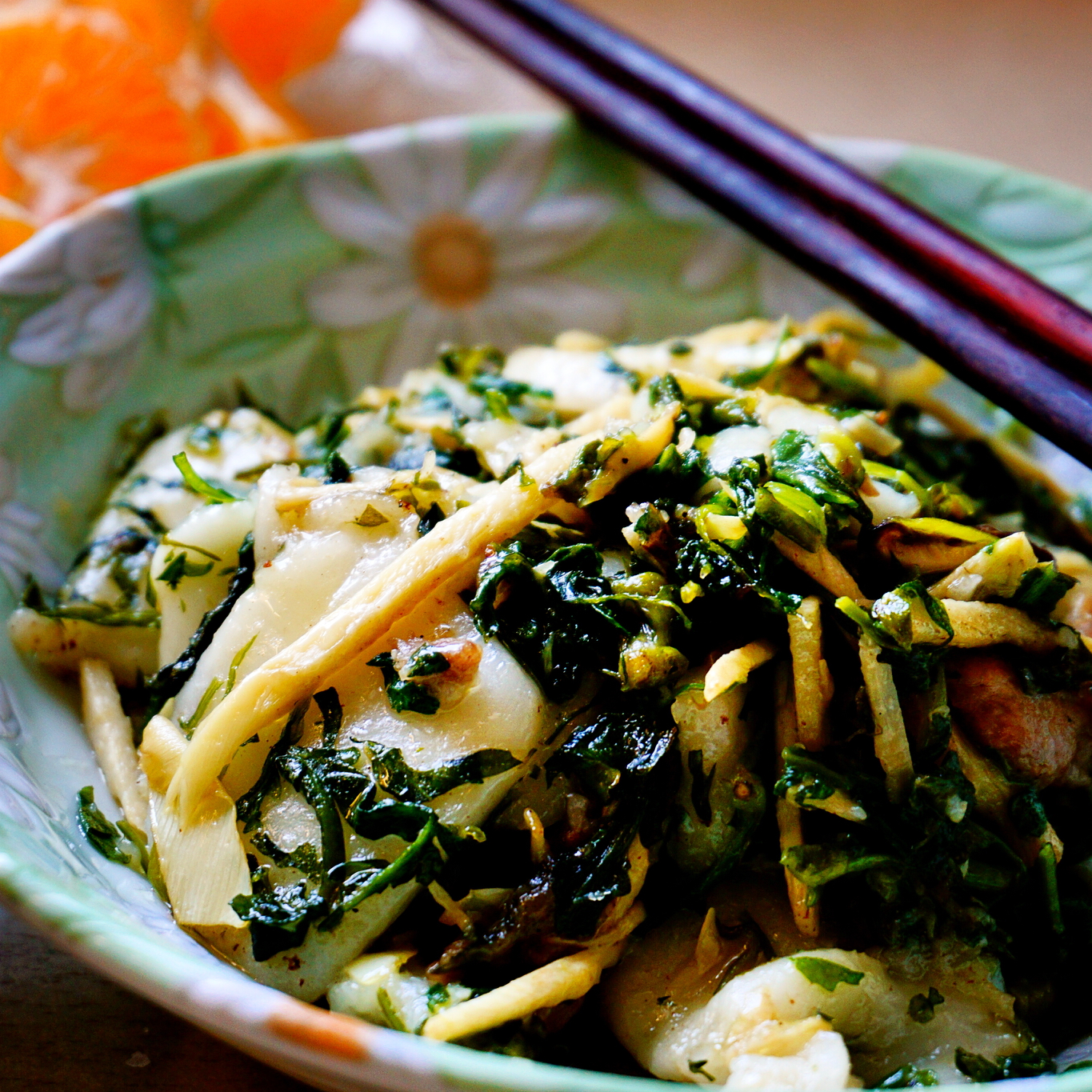 荠菜肉丝炒年糕