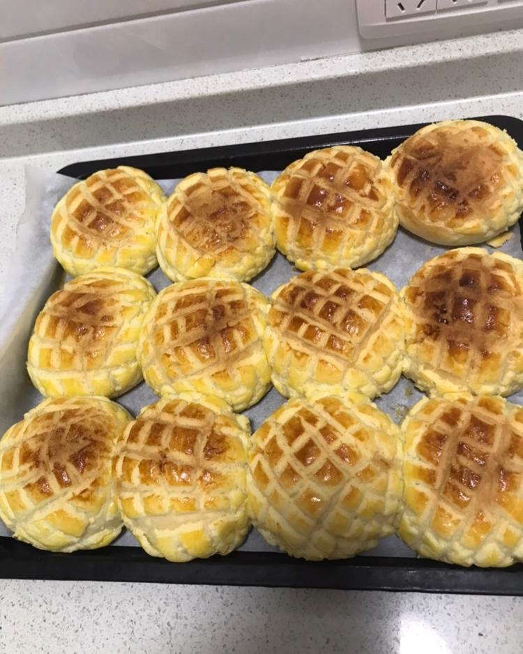好吃到炸裂的港式菠萝包（附带制作酥皮的小视频）