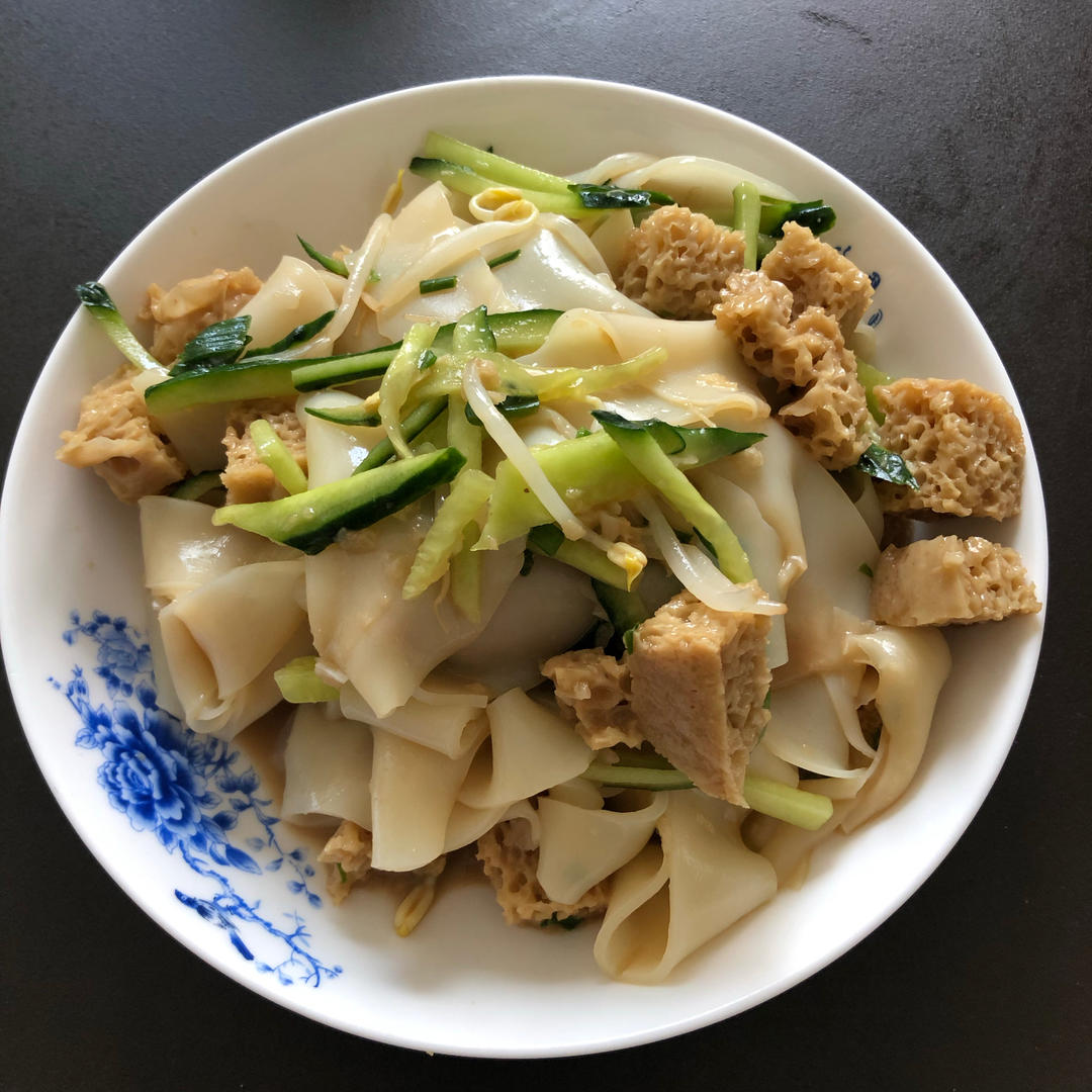 王蚊子的小马甲做的家常凉菜凉拌干凉皮