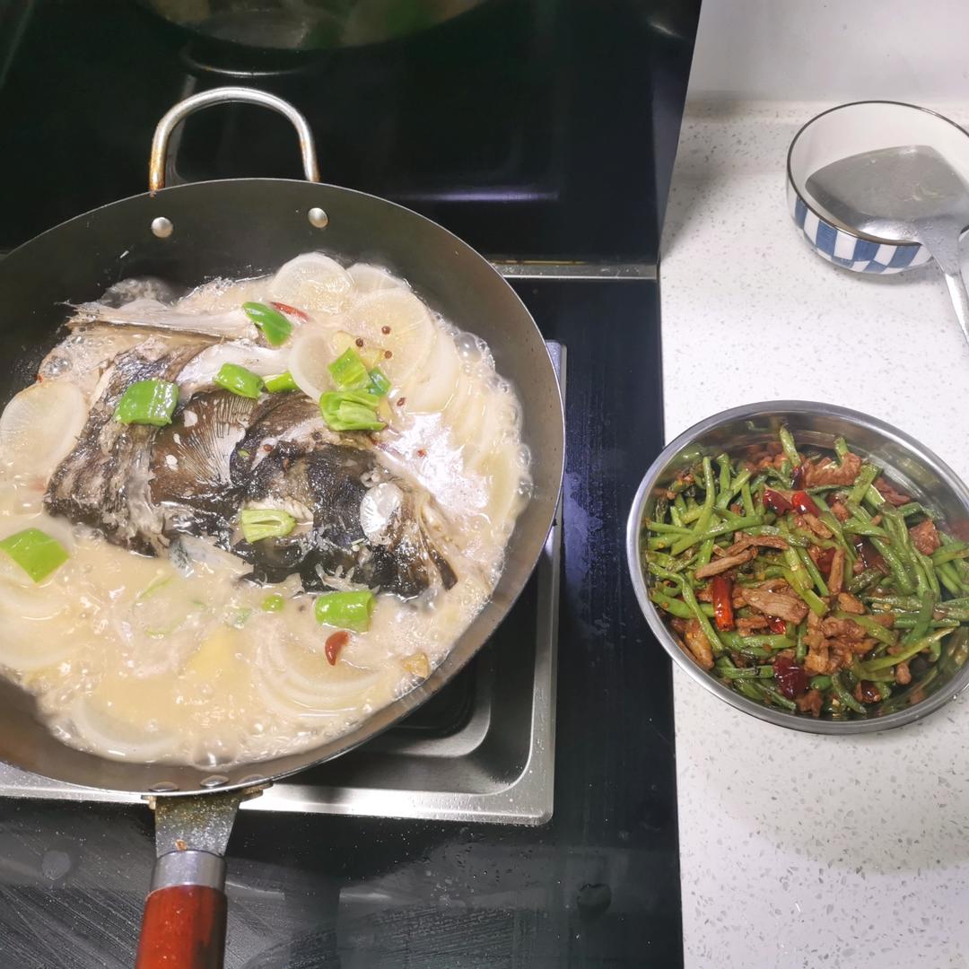 鱼头炖萝卜