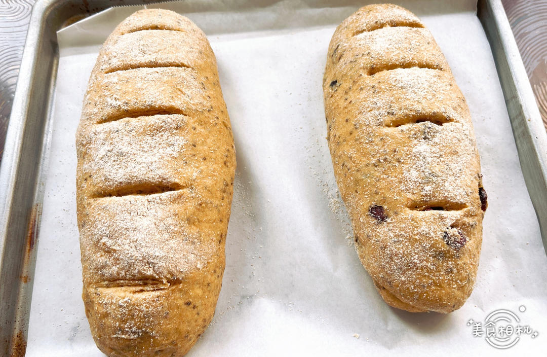 全麦蔓越莓核桃软欧包