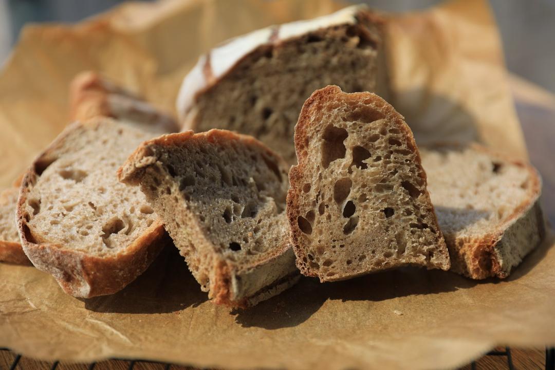 不揉也能出膜的50%天然酵种全麦欧包配方【洞次打次包】-包含如何提高面团结构面筋形成已经超级整形大法