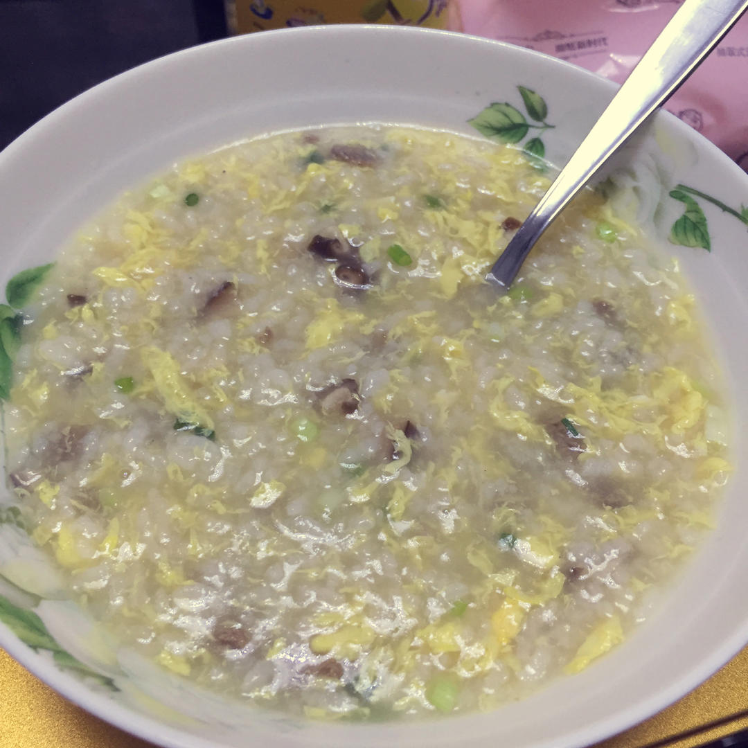 香菇生滚牛肉窝蛋粥