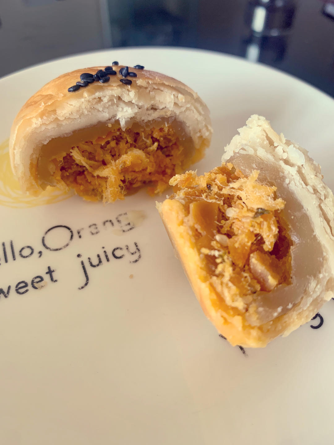 【肉松蛋黄酥】 酥香四溢