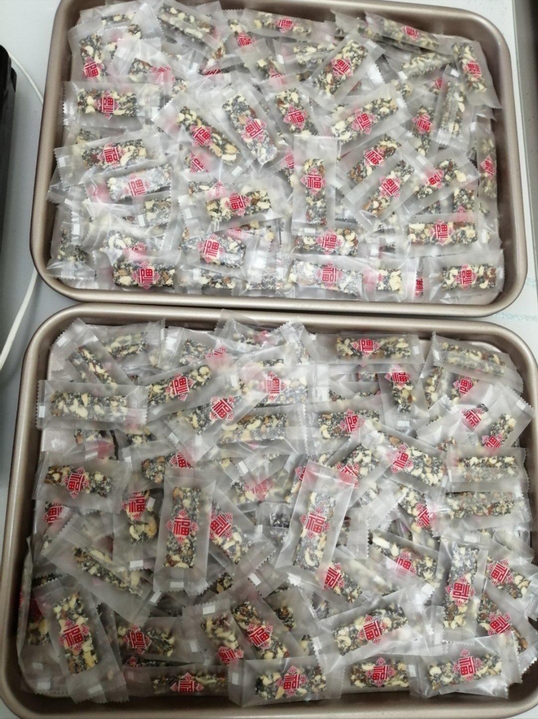 枸杞核桃花生黑芝麻片